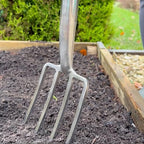 Spear & Jackson Traditional Stainless Steel Border Fork, Durable Heavy Duty Garden Tool, Ideal for Aerating Weeding and Digging, Comfortable Wooden Handle